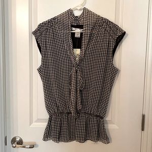 NWT Max Studio Sleeveless suit shell blouse with v neck now front